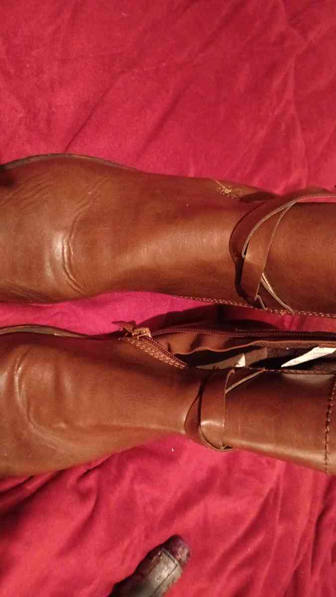 size 9 brown ankle paint boots