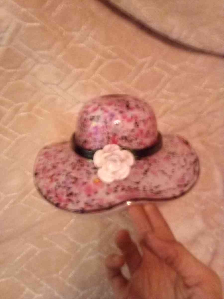 A woman flower pink bowl hat it real nice