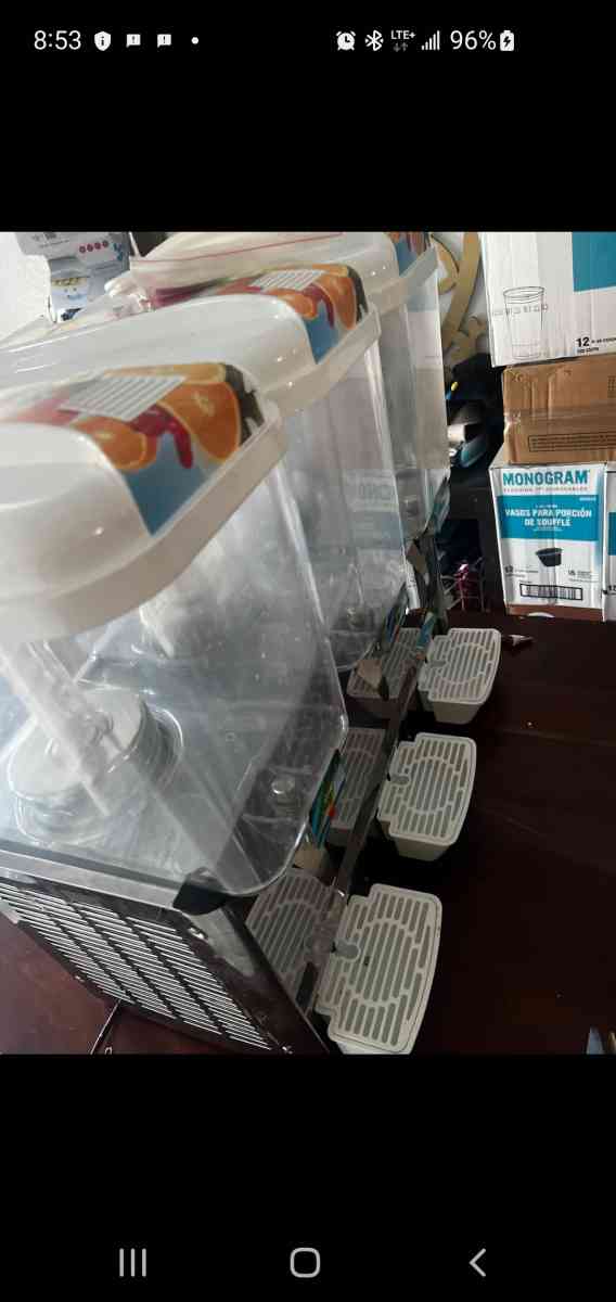 Ice beverage dispenser