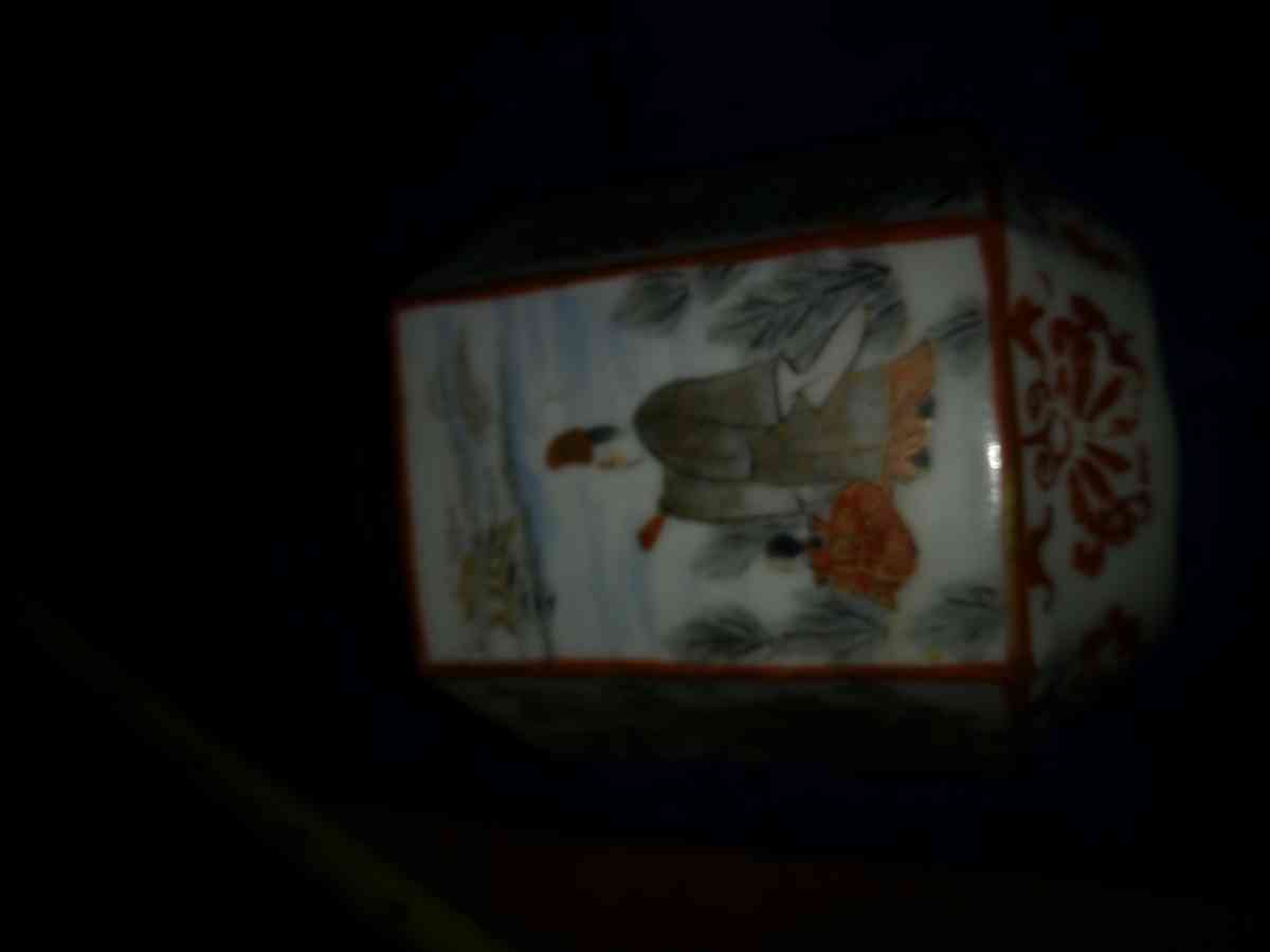 Hand Painted Oriental tea caddy no lid