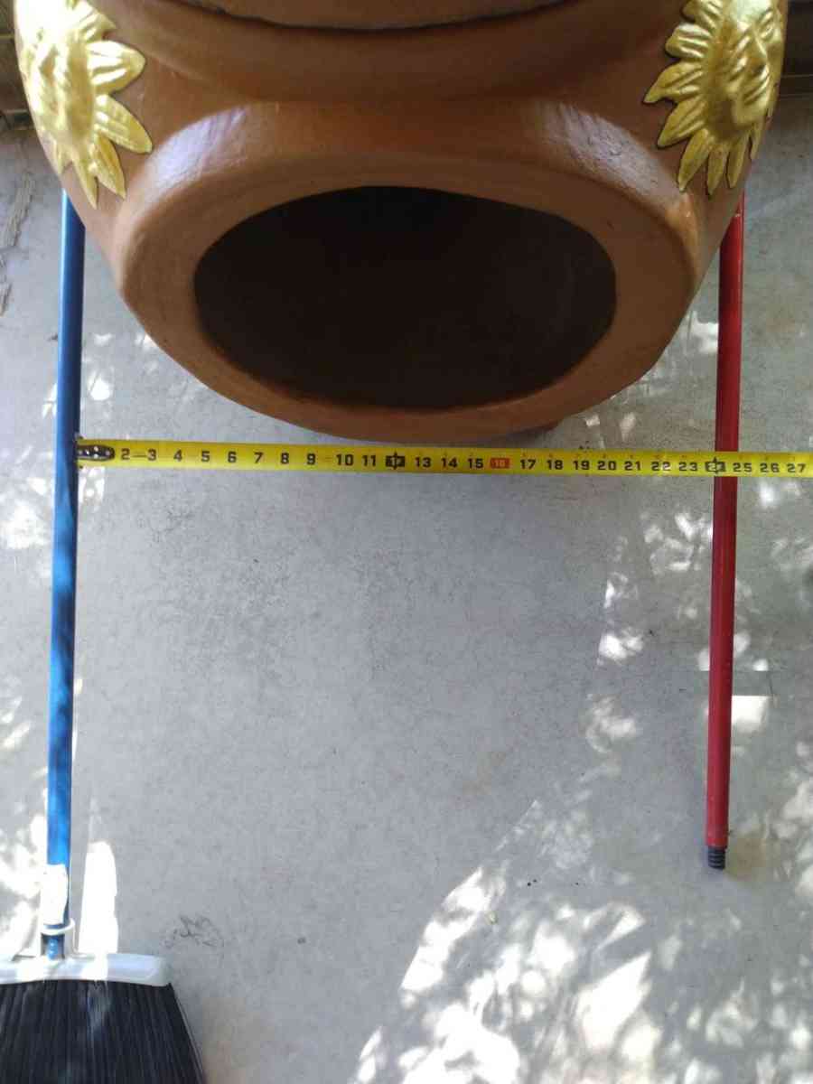 Una Chimenea De Barro Clay Chimney Outdoor Heater 50 X 24