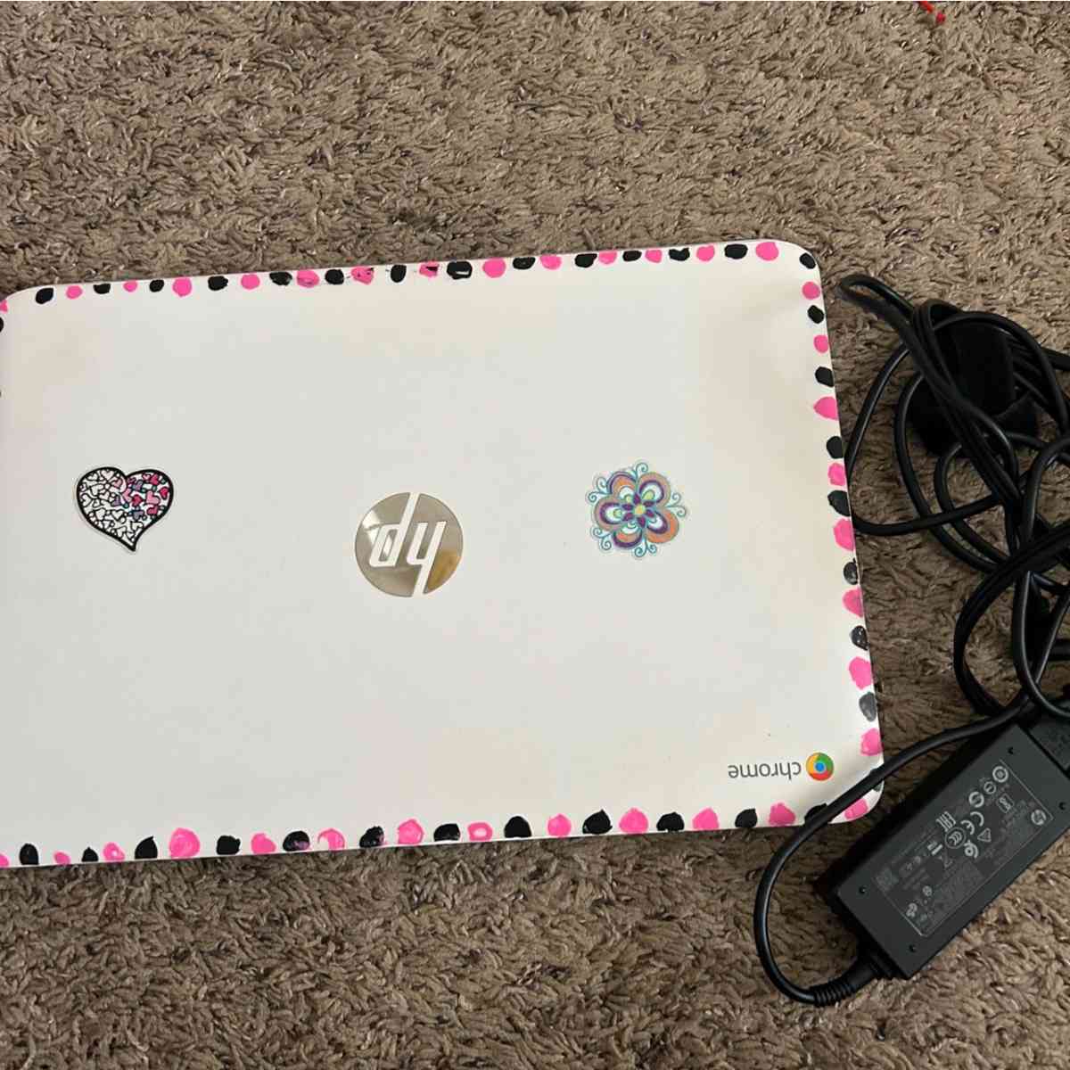 HP white laptop