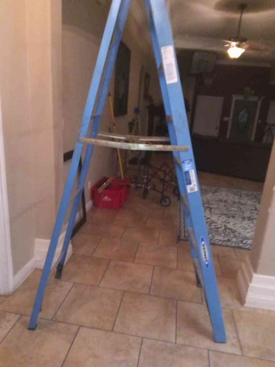 8 ft Werner ladder fiberglass 100
