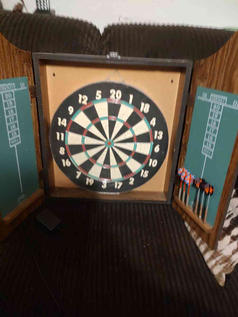 dartboard with case and darts