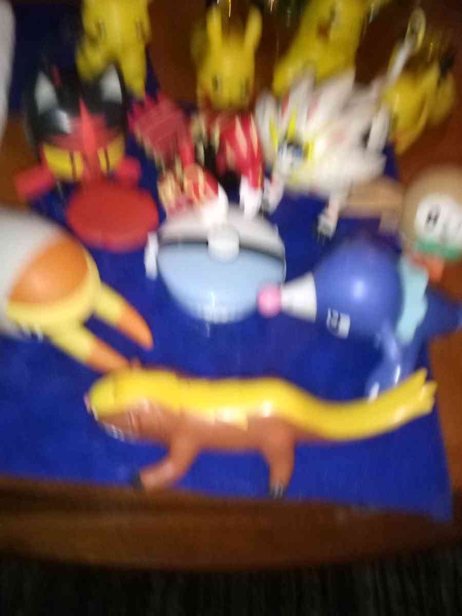 12 Pokemon Toys