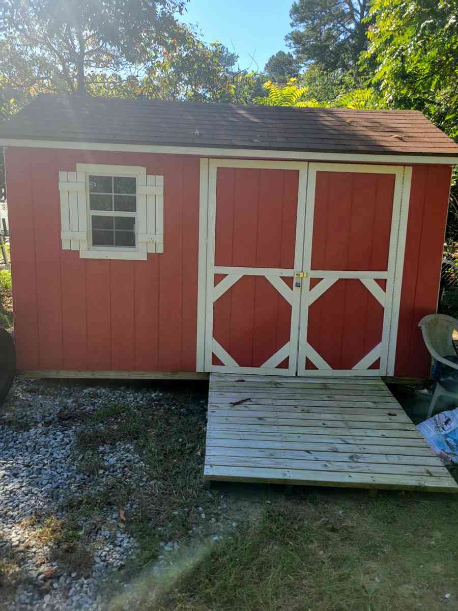 8ft x12ft 1 yr old shed Excellent Condition