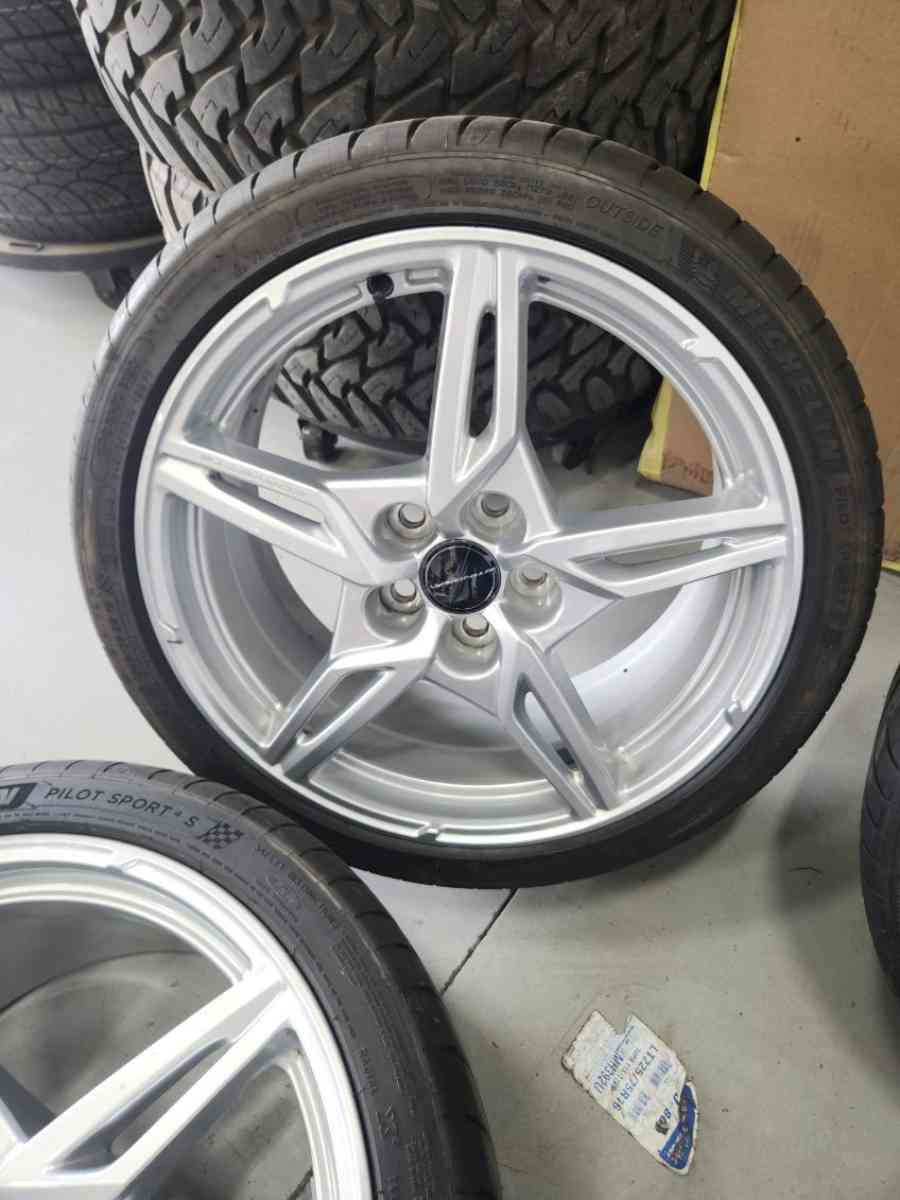 2021 Chevy Corvette Stingray Wheels and Tires