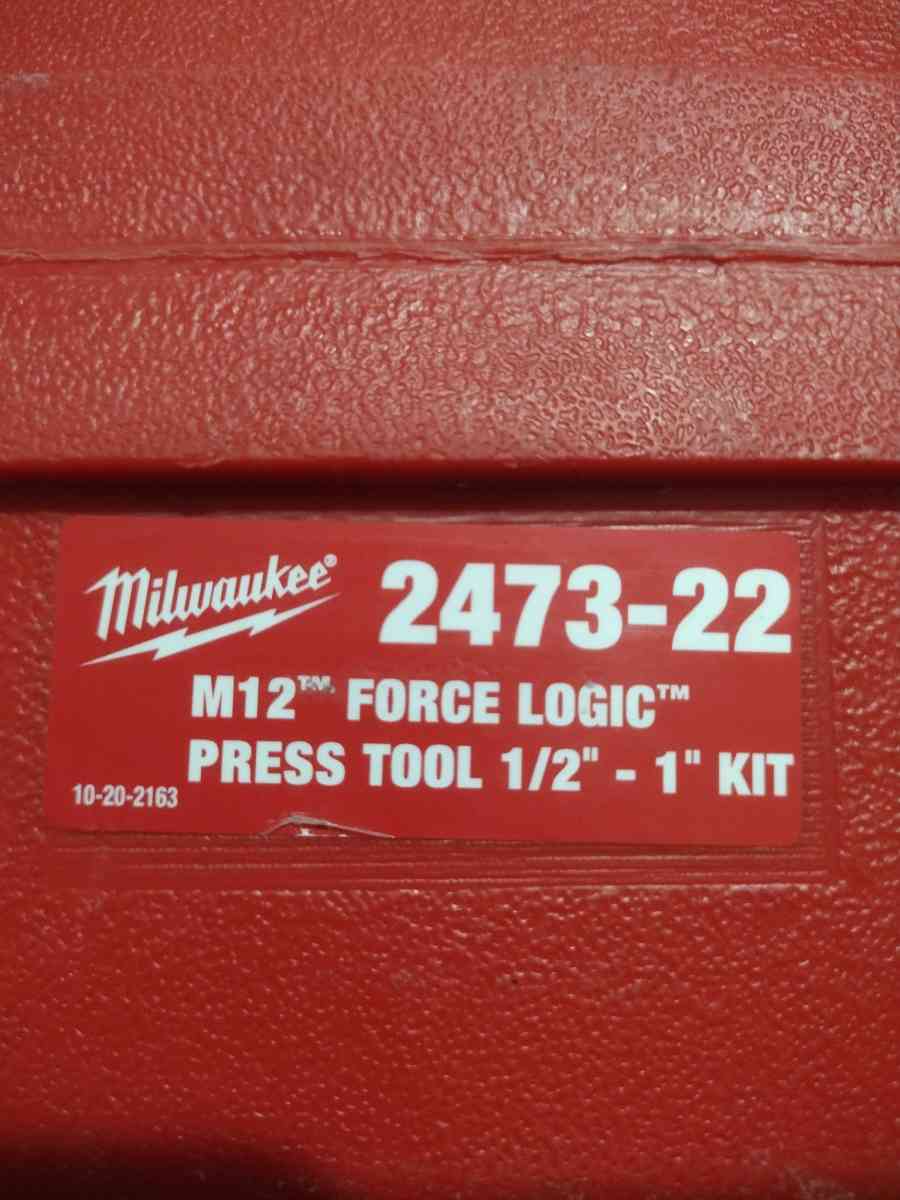 Milwaukee M12 Force Logic copper press