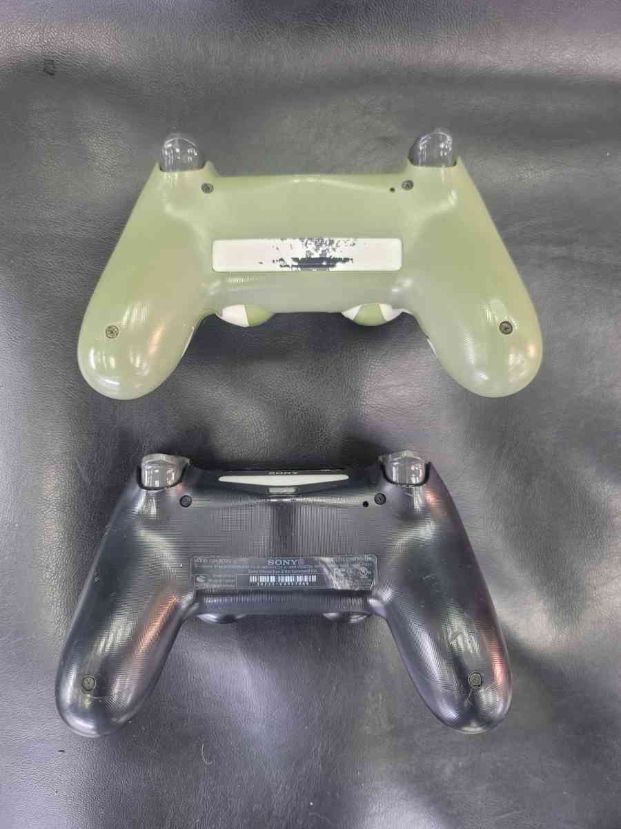 Playstation 4 Pro PS4 1TB W Cable  Two Controller Set