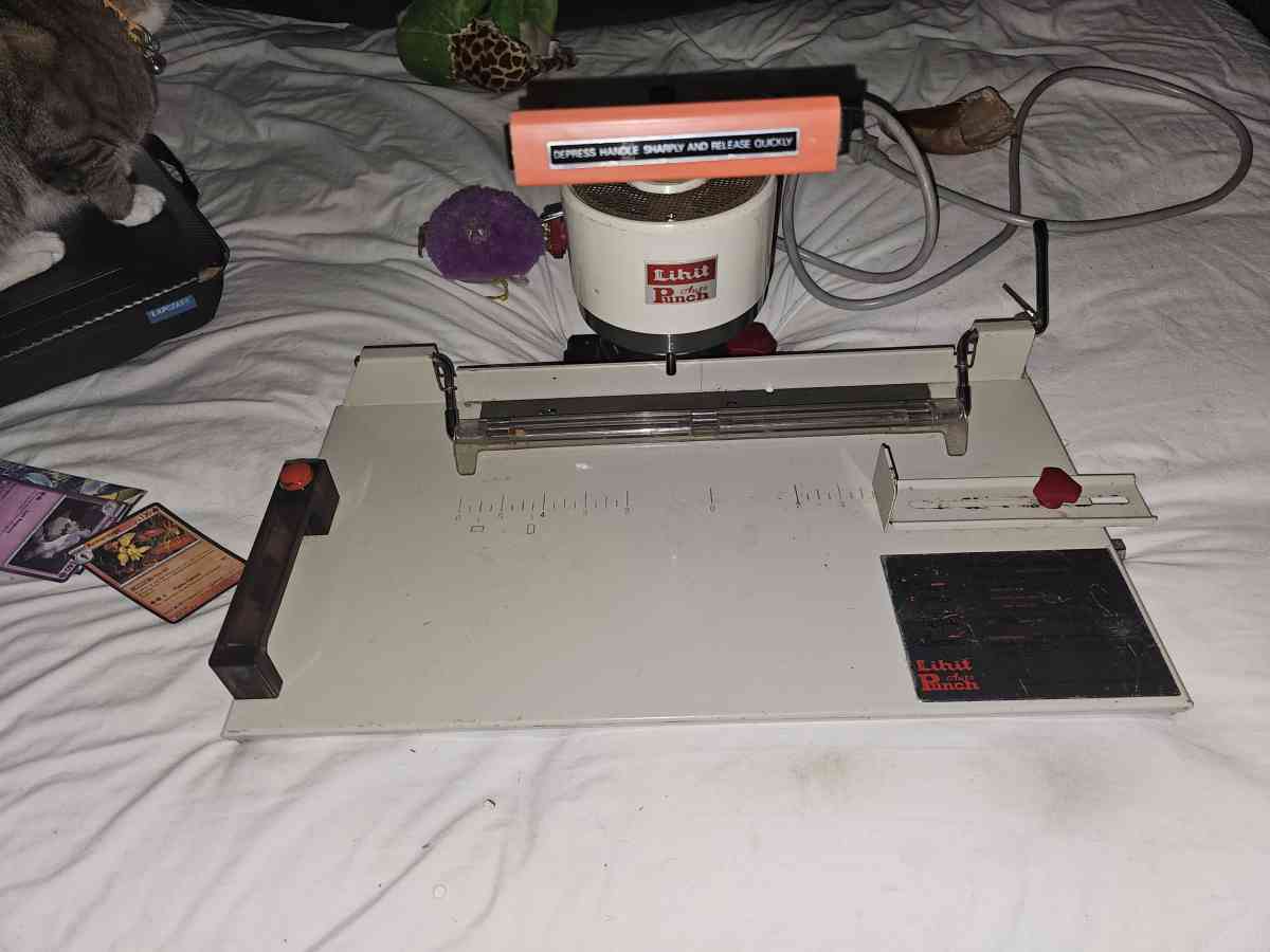 A Lihit Electrical paper Hole Puncher Model 2001AA