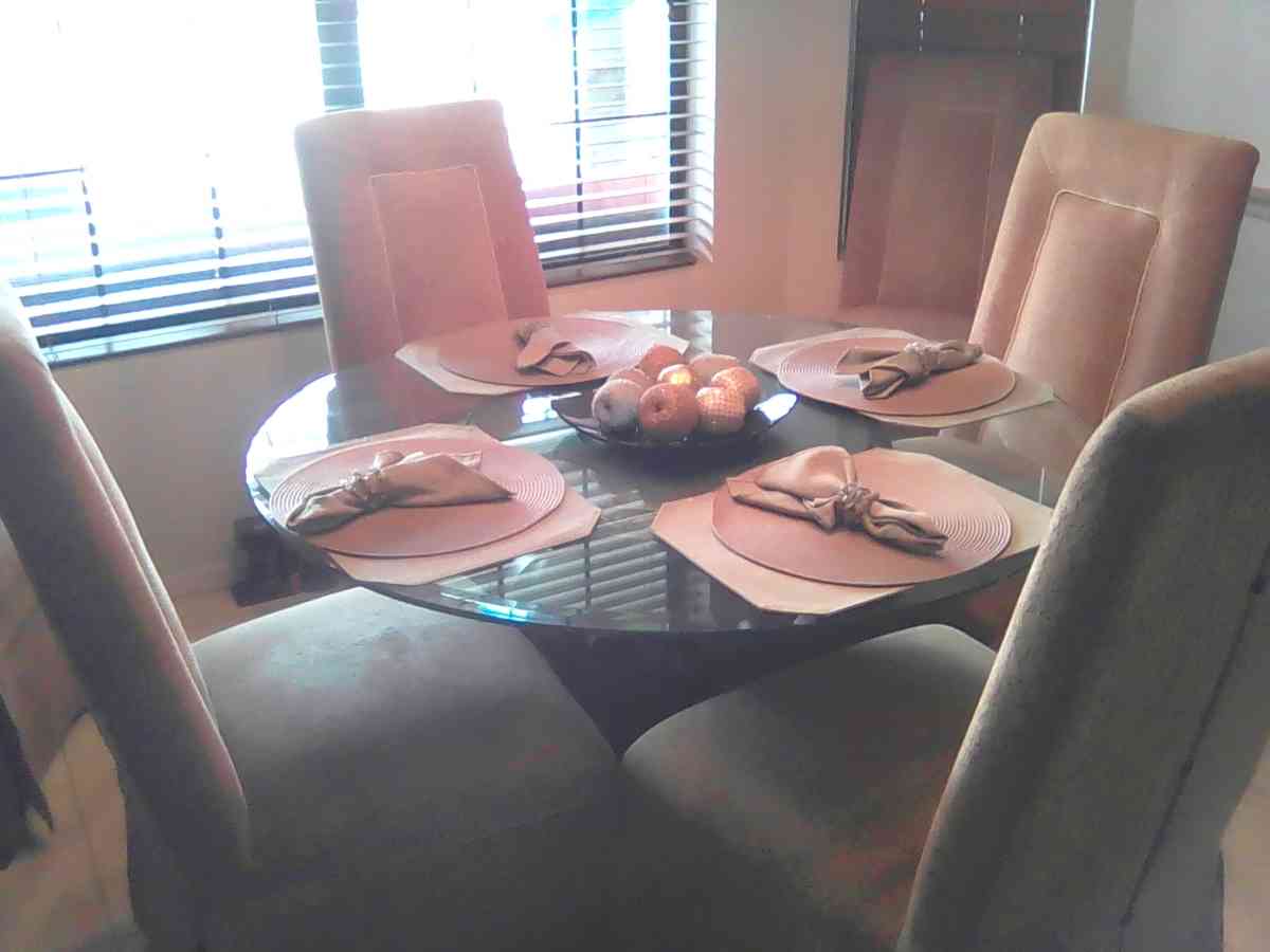 Dinning Table With 6Chairs