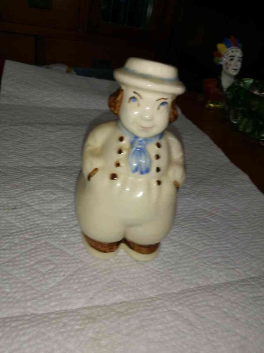 Shawnee Dutch boy Shaker