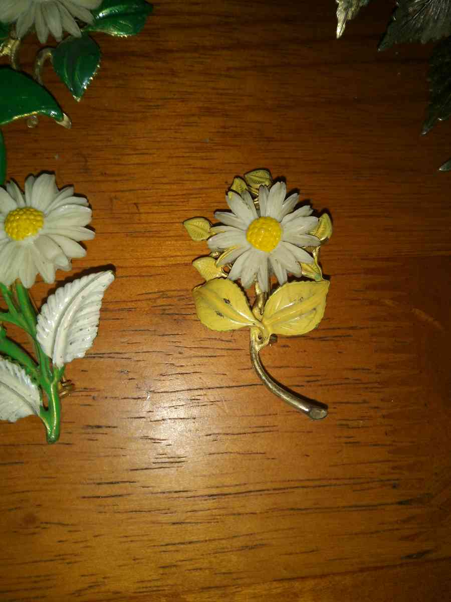 5 1950s 60s Lucite and ename Flower Pins