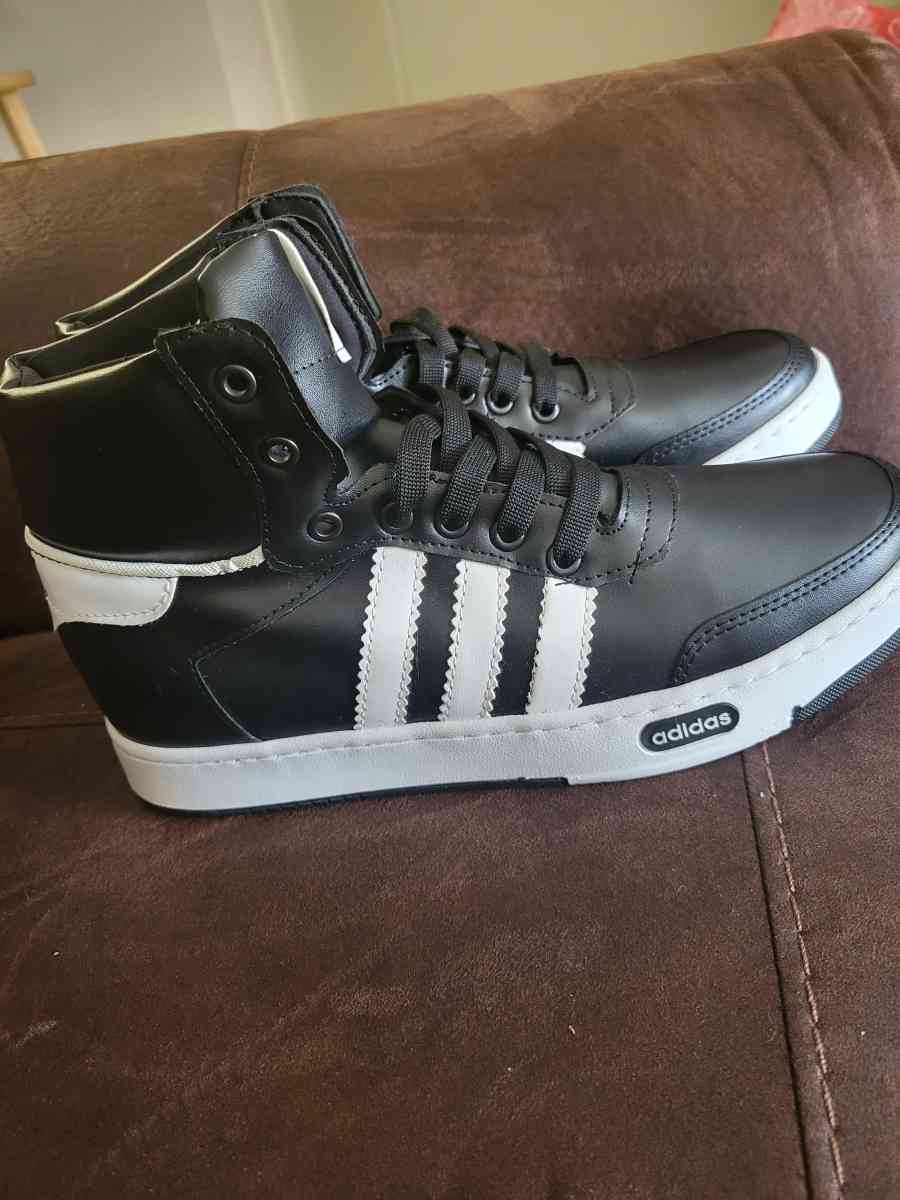 mens sneakers size 42