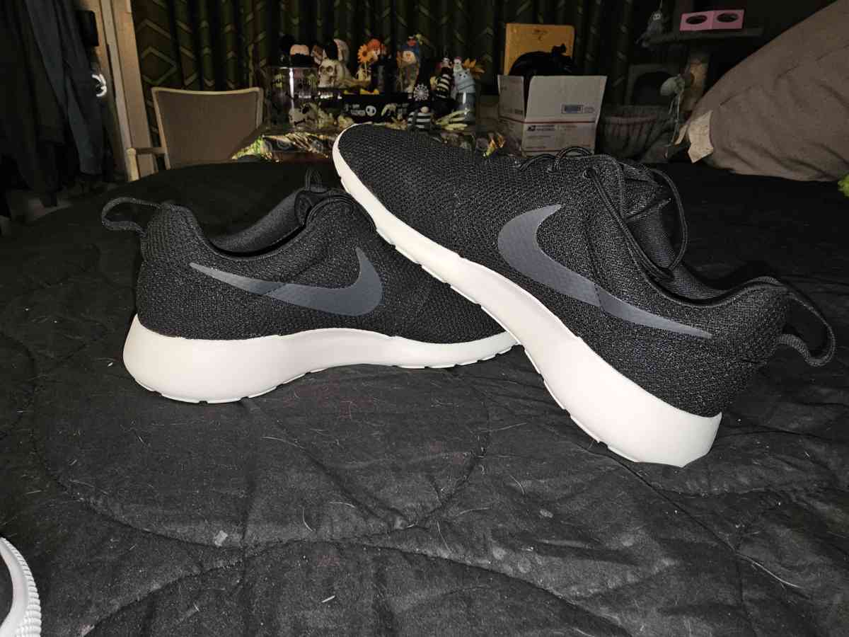 Nike Rosche Size 10 And A Half