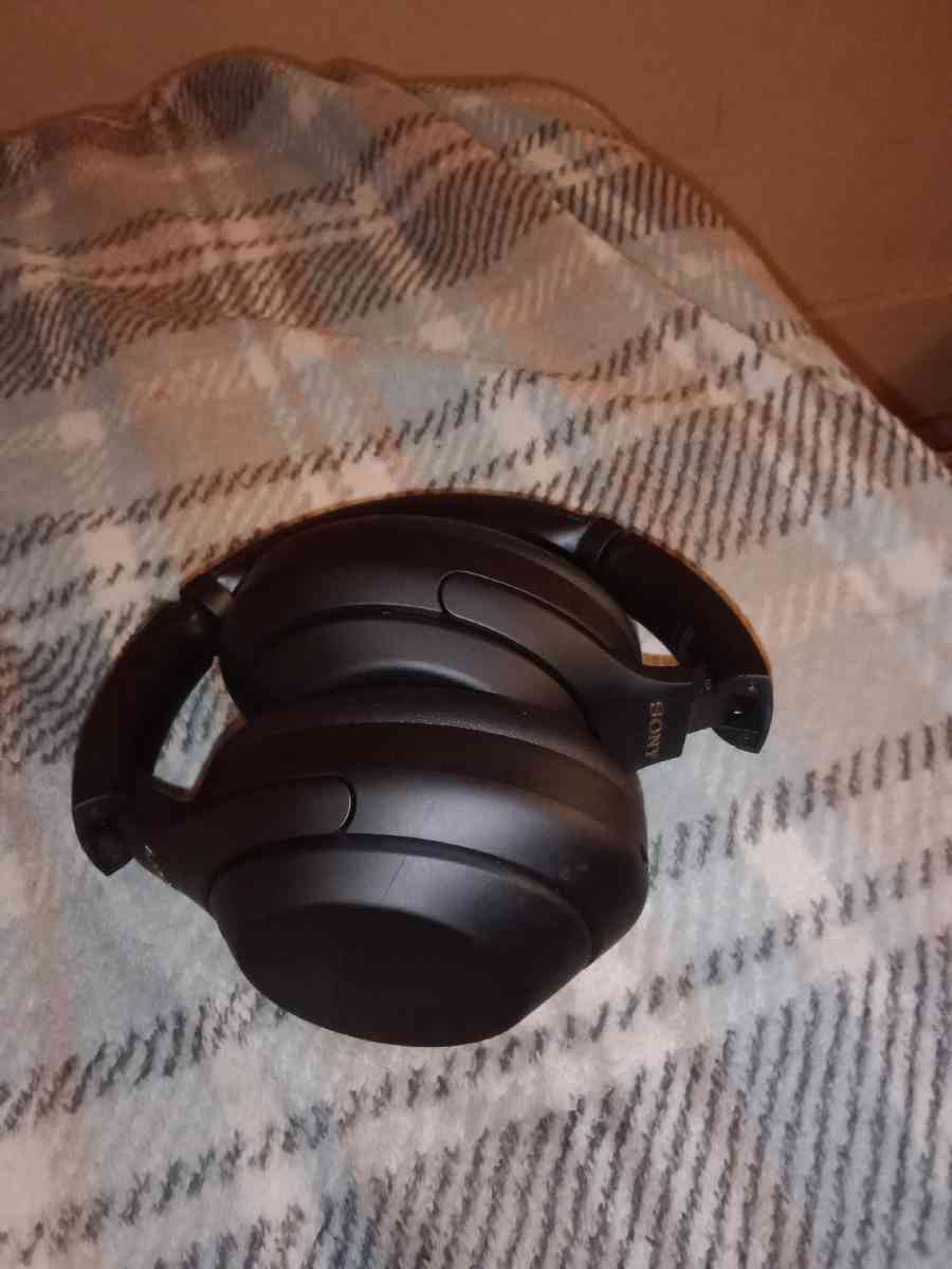 Sony WH 1000xm4 Bluetooth headphones