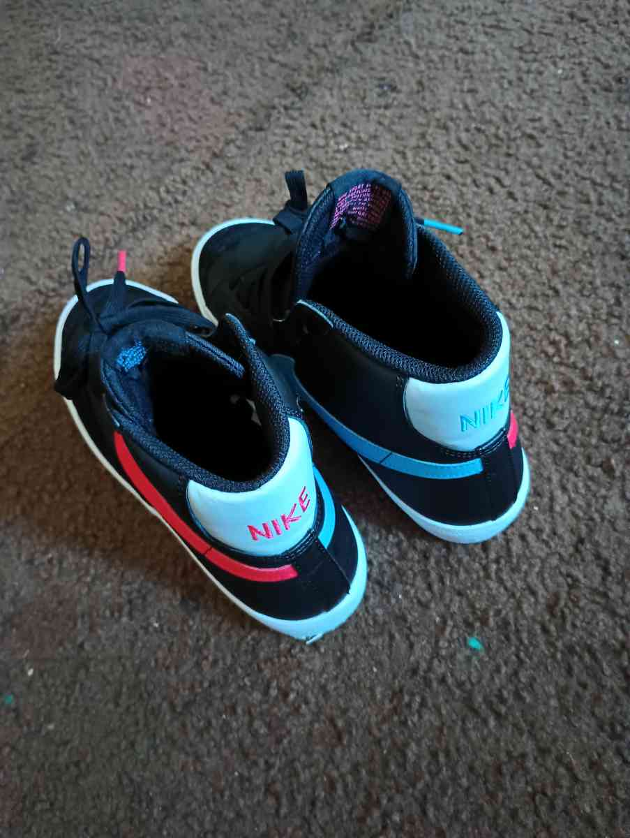 high top Nike fusion red black blue