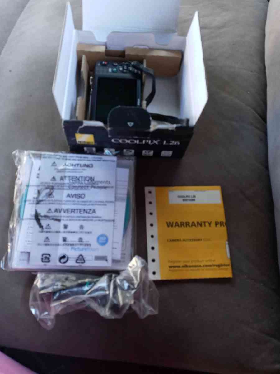 Nikon camera Coolpix l26 never used