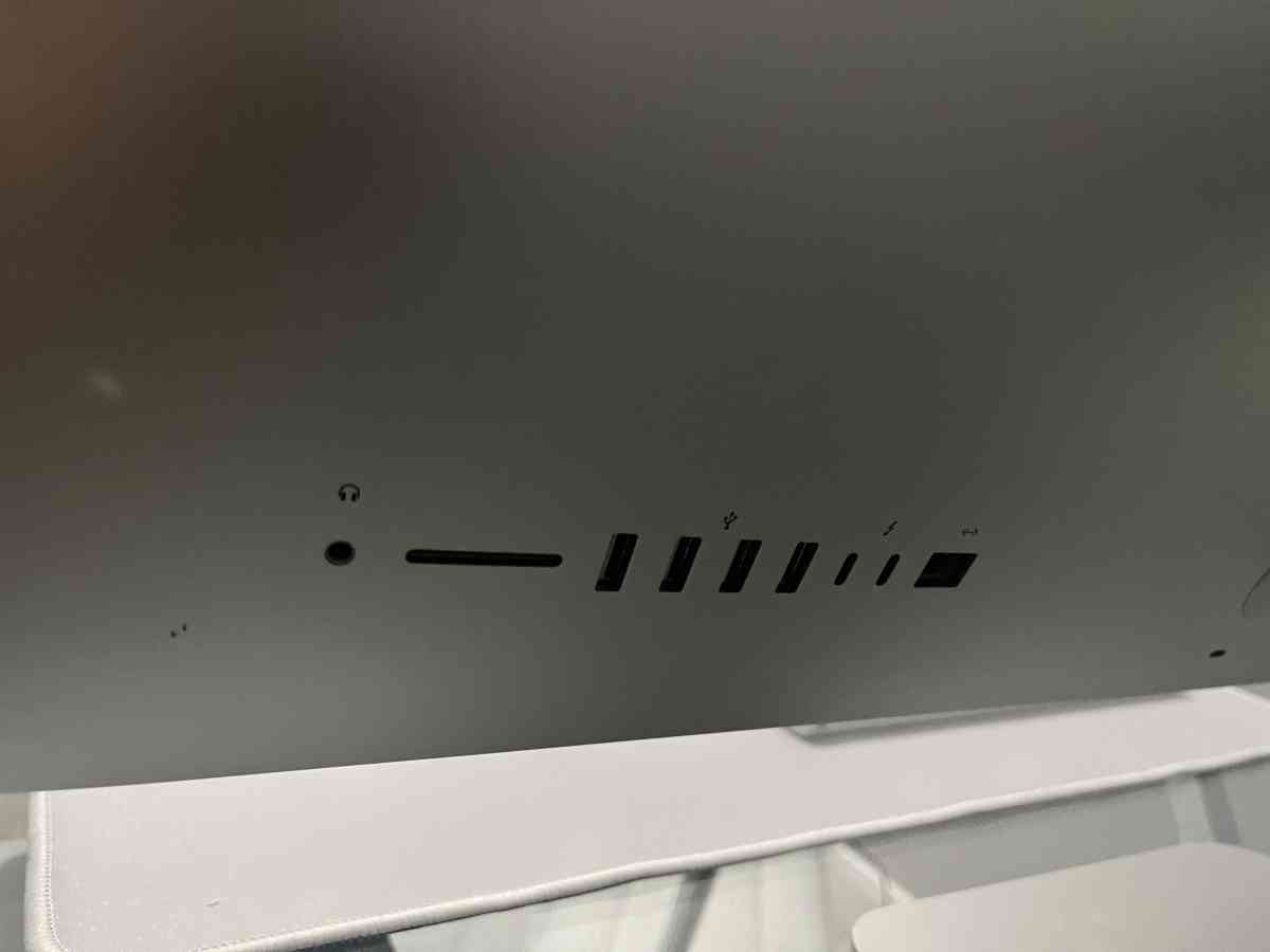 Apple iMac Desktop Compute sonoma 4K with mouse and keyboard