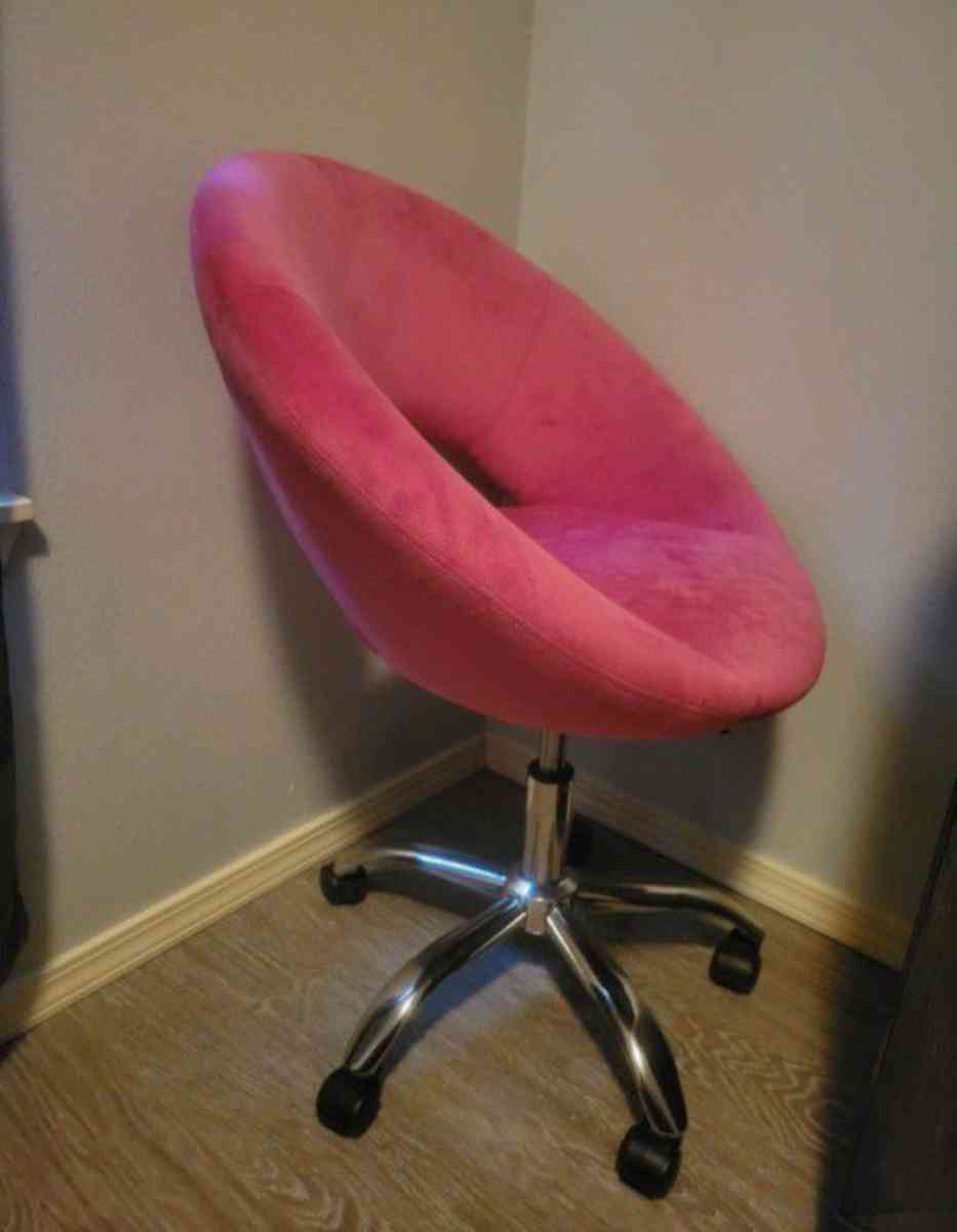 Pink desk or vanityChair  new