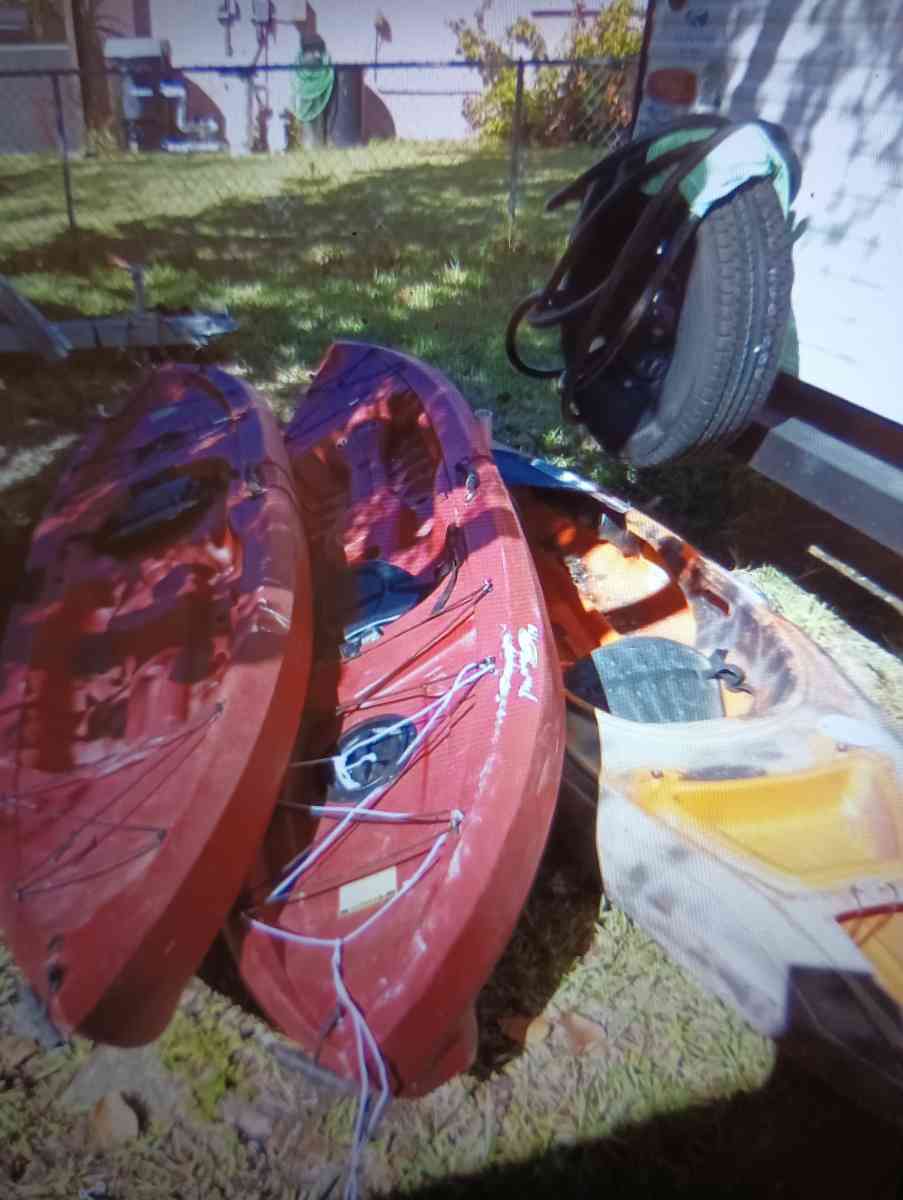 3 kayaks