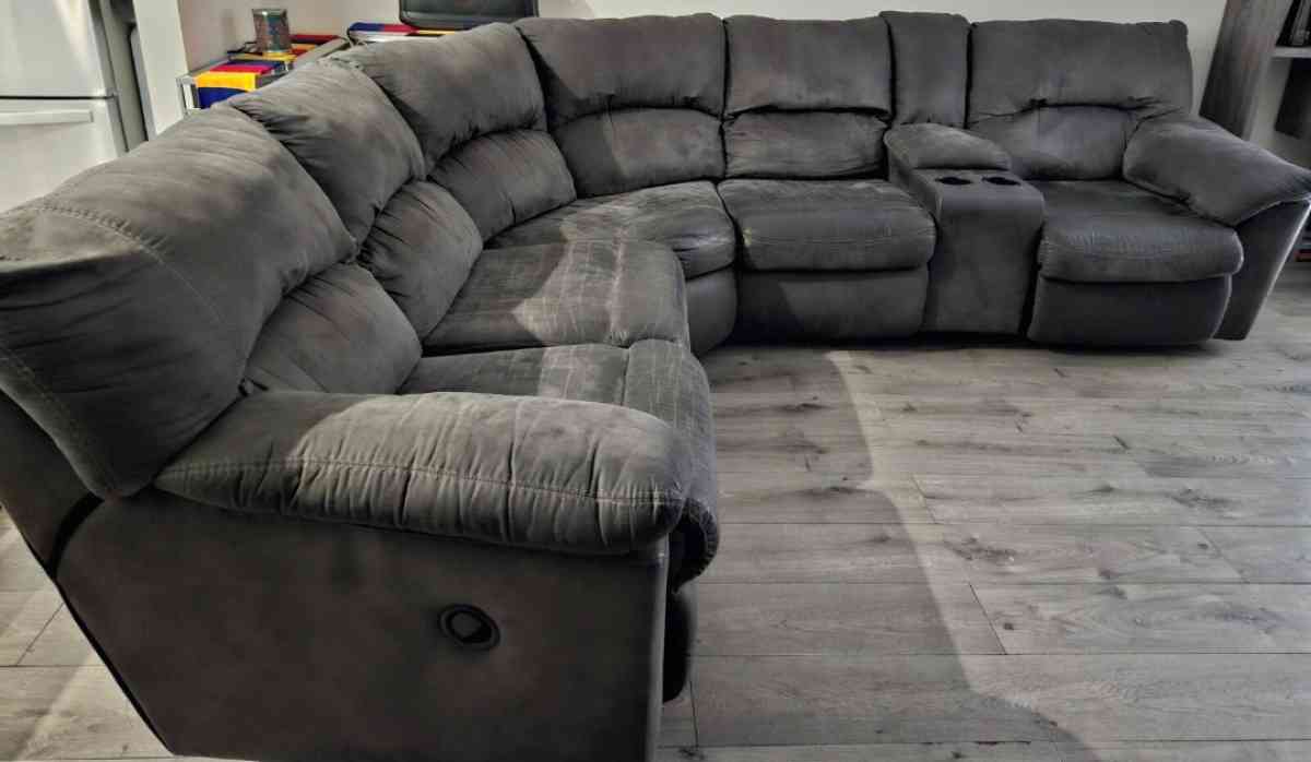 Ashley ASTRO blackgrey couch 2 recliner seater in great cond