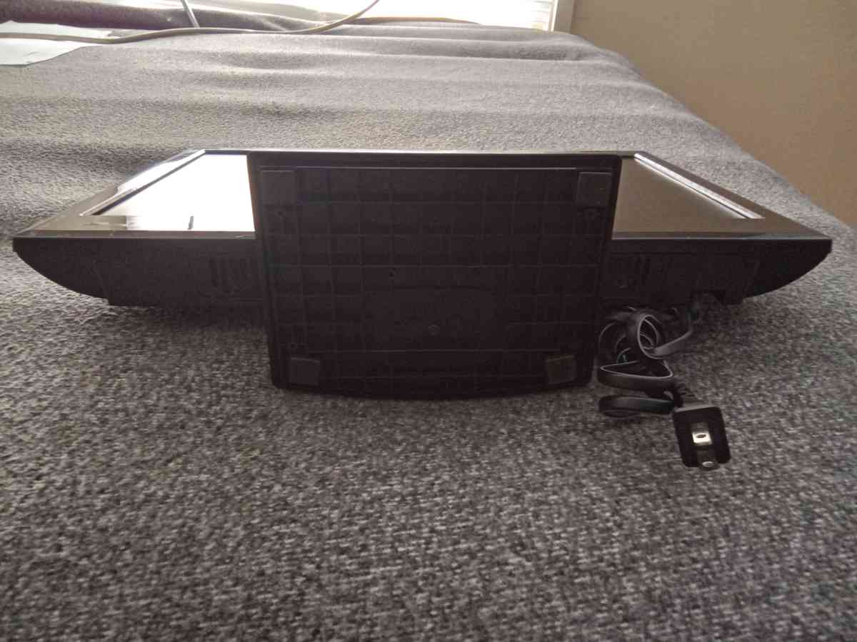 18 inch Dynex TV w FREE HDMI cable w FREE headphones