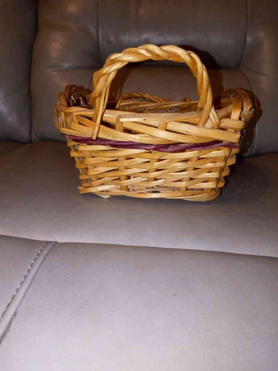 wicker baskets two kinds