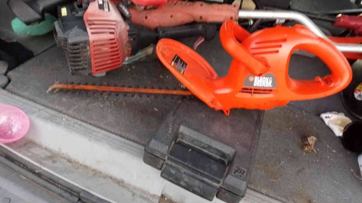 black and decker electric hedge trimmer