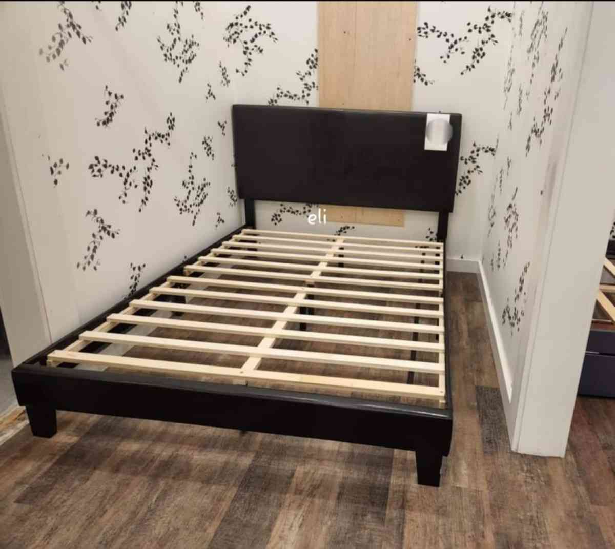 Black PU Leather Queen Upholstered Bed Frame Cama