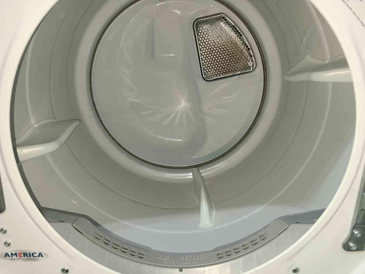 White Front Load Whirlpool Washer and Dryer Set