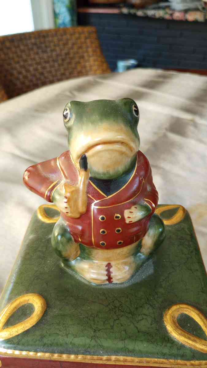 Ceramic Decorative Canister With Frog On top