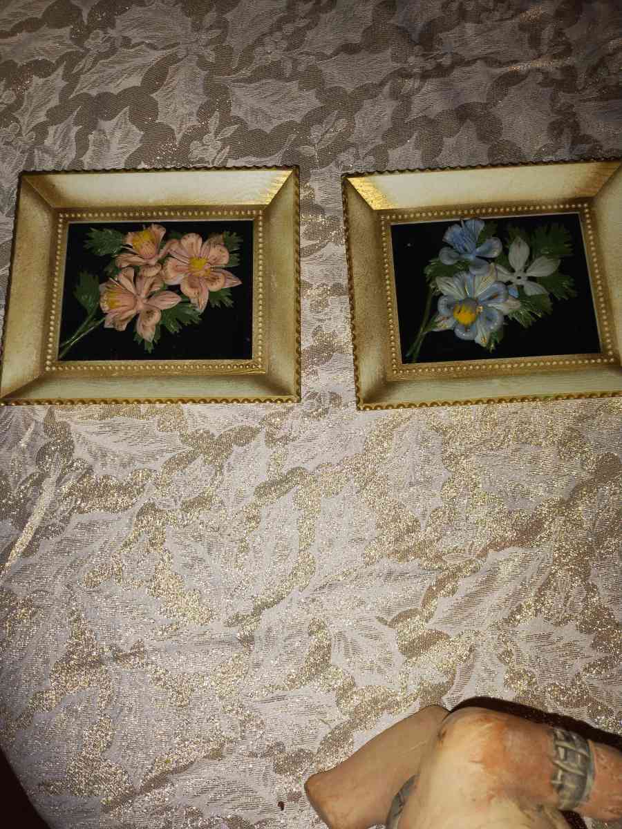 2 vintage pictures one pink and one light blue Flowers
