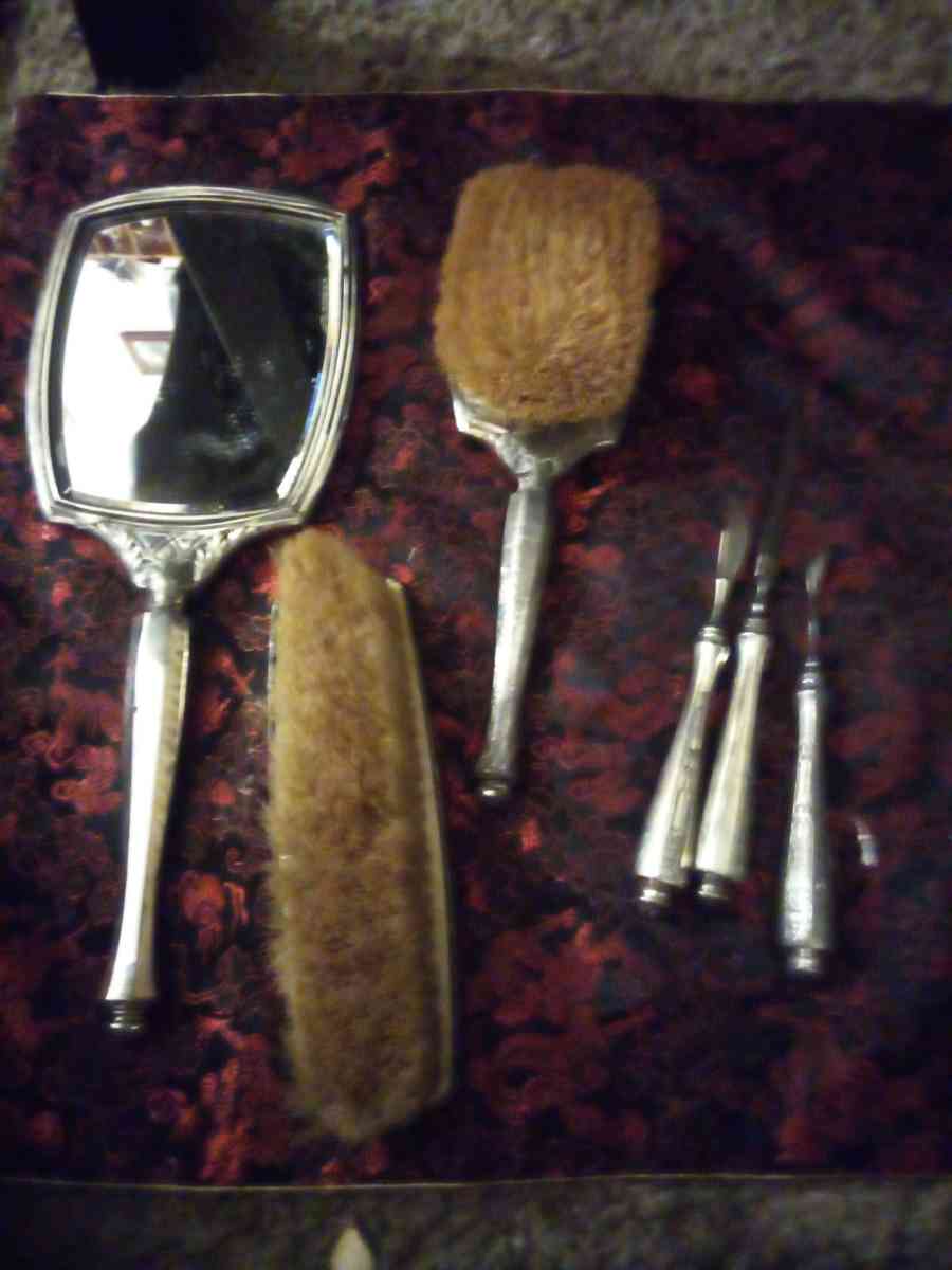 brush grooming set from the1910 or 1920