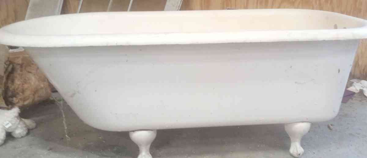 old claw foot tub in perfect condition very deep tub