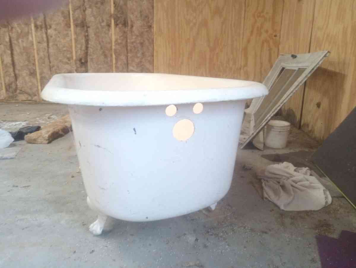 old claw foot tub in perfect condition very deep tub
