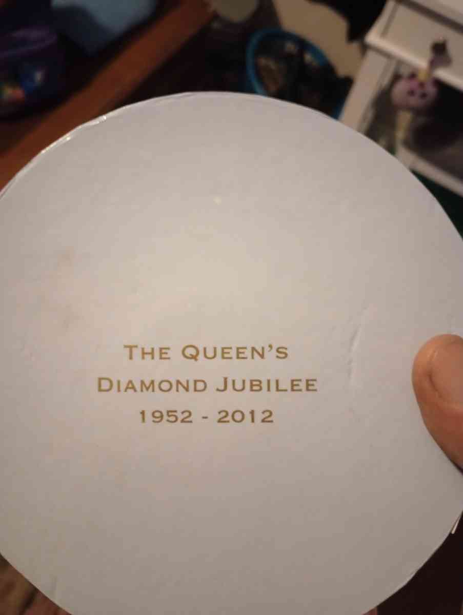 ANTIQUE TEA CUP AND PLATE OF QUEEN DIAMOND JUBILEE 25 OBO