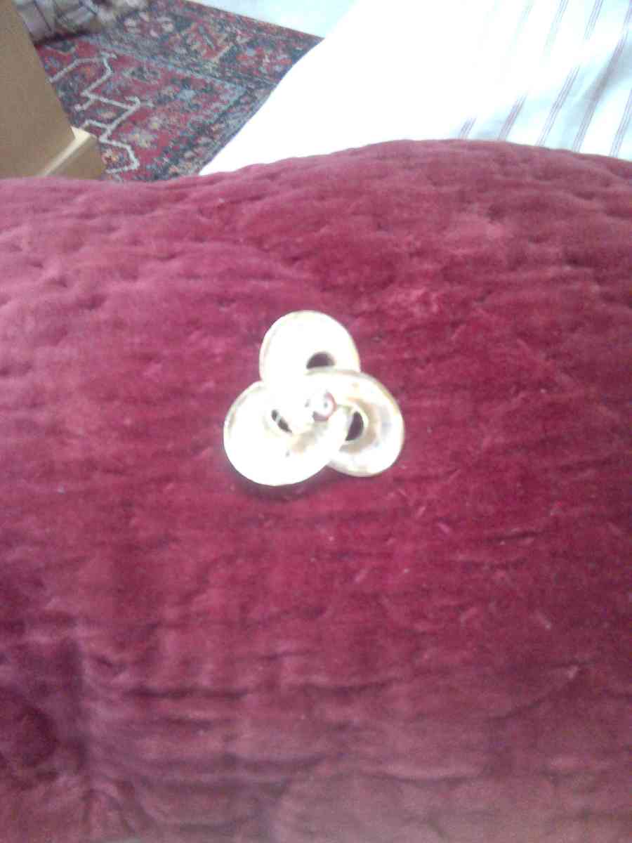 brooch gold plated