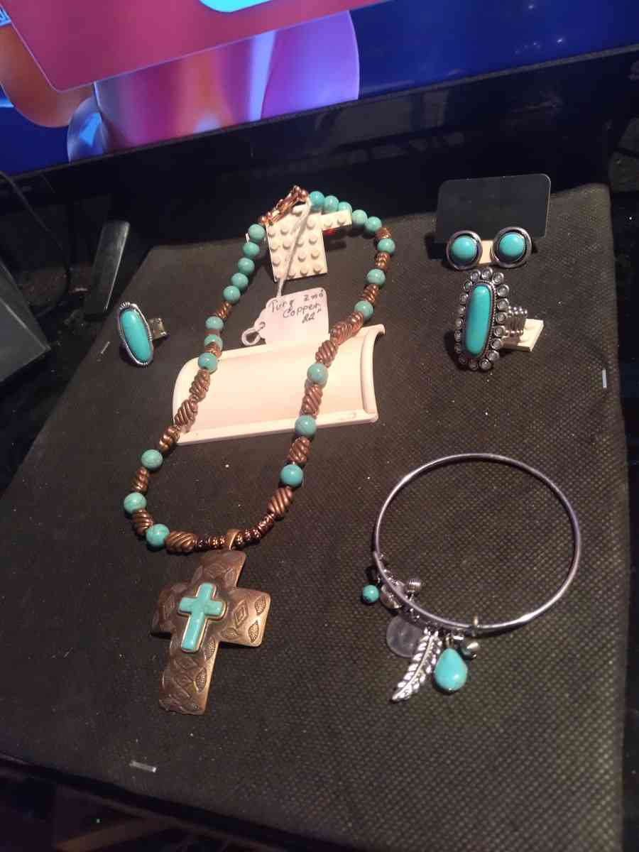 22 in Copper An Turquoise Necklace with a cross