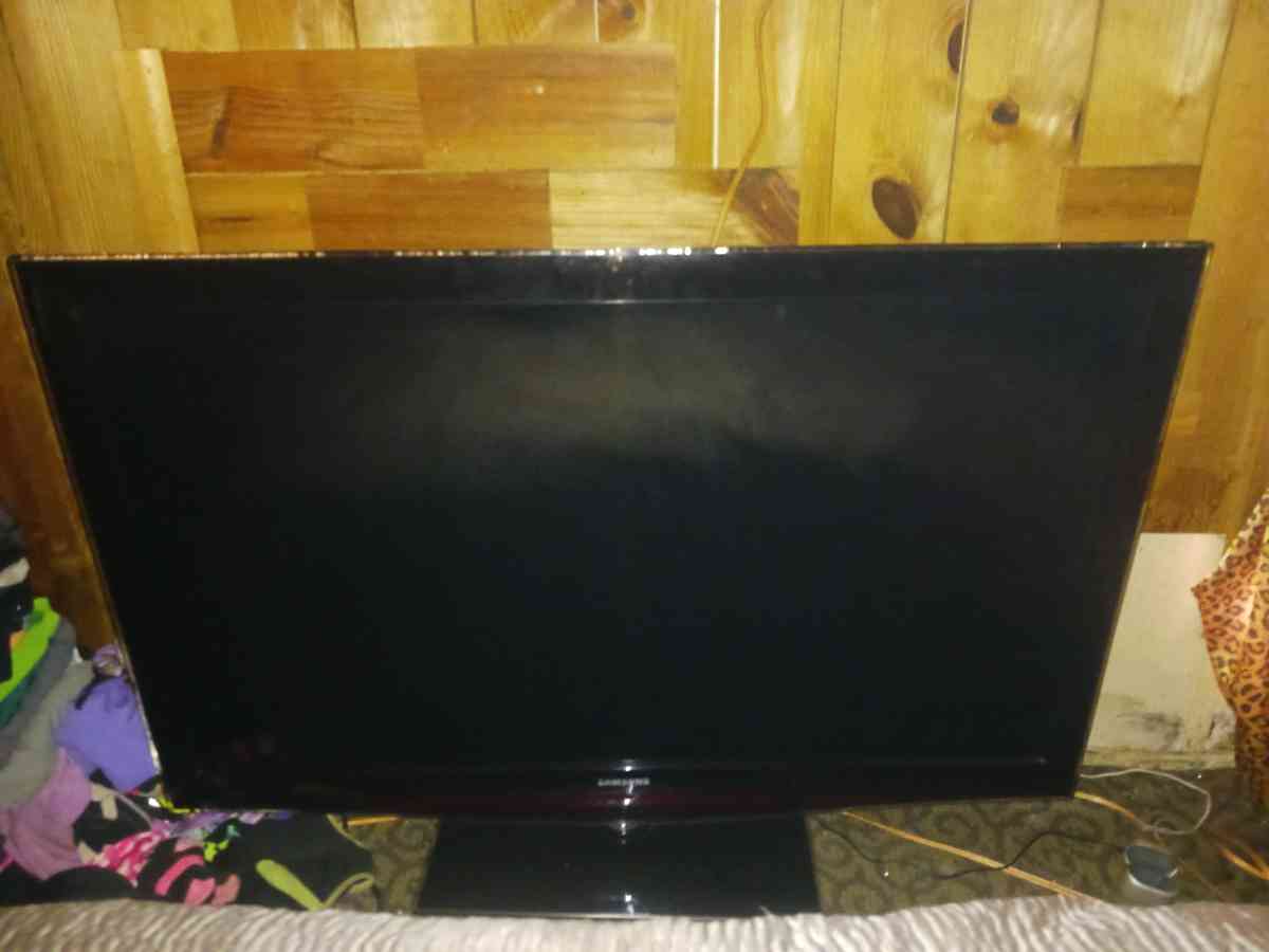 Samsung 52 inch flat screen tv with remote control and there