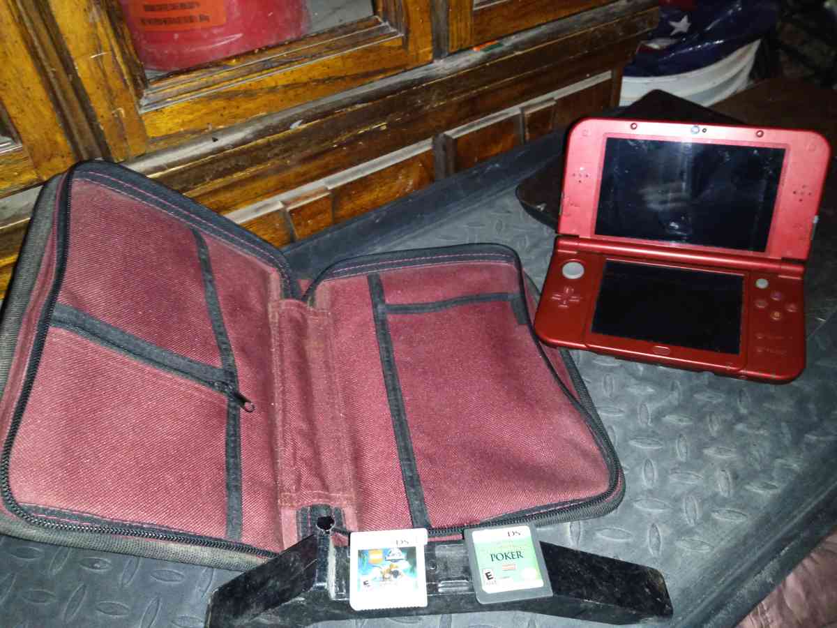 Nintendo 3Ds 2 Games And Matching color Case