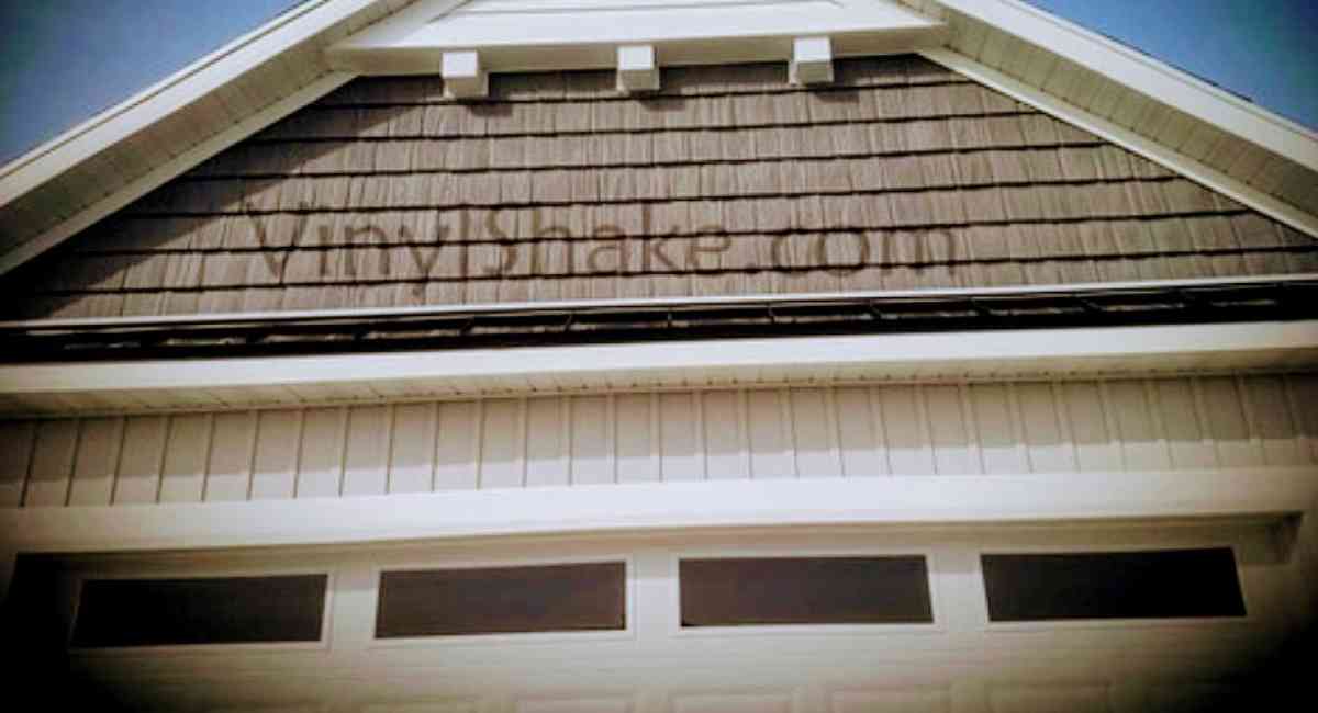 7 in X 5 ft staggered wood shake vinyl siding