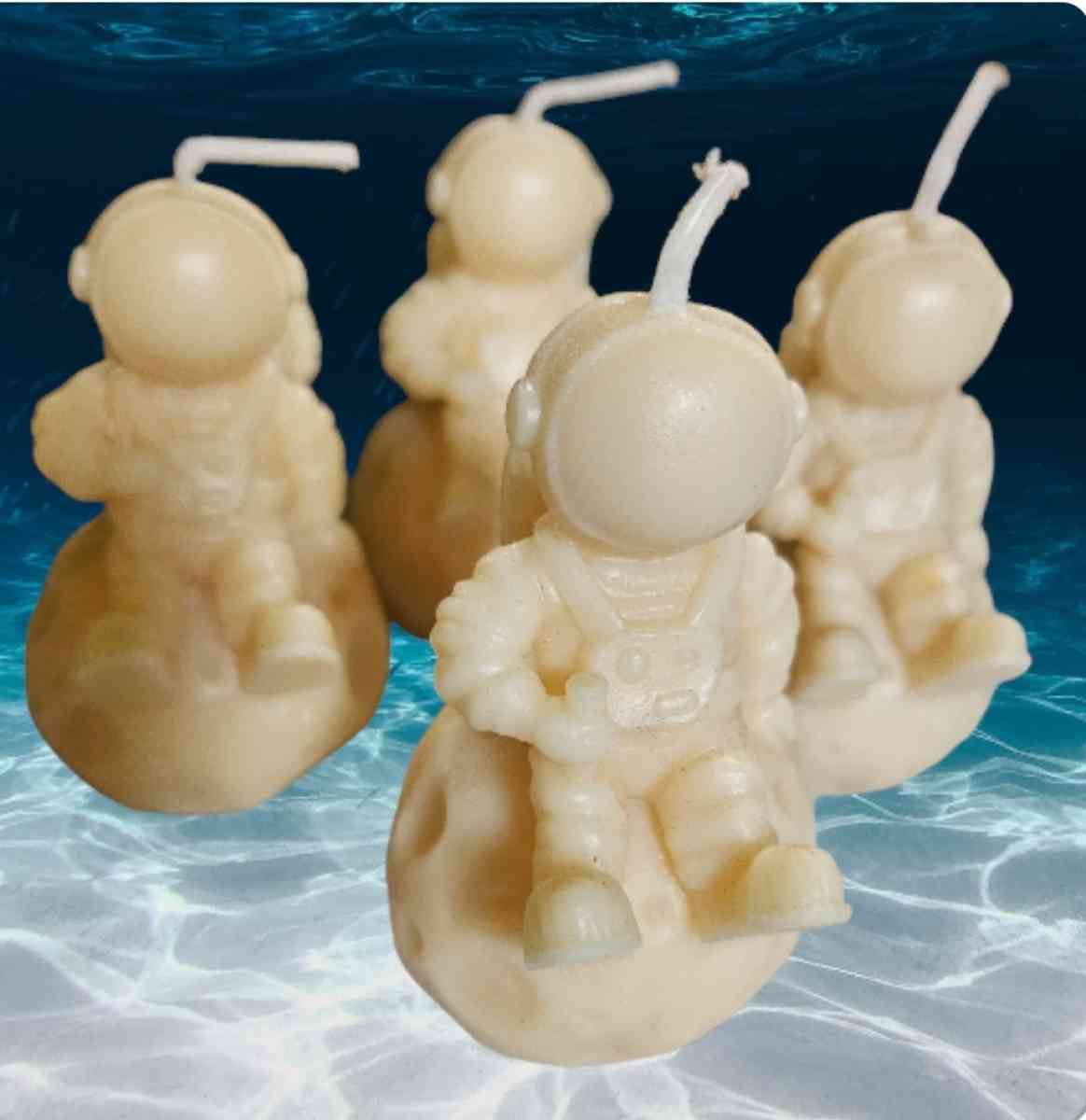 Astronaut On The Moon Scented Candles