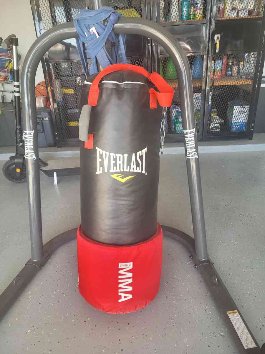 80lb MMA PunchingGround Fighting Bag AND Stand