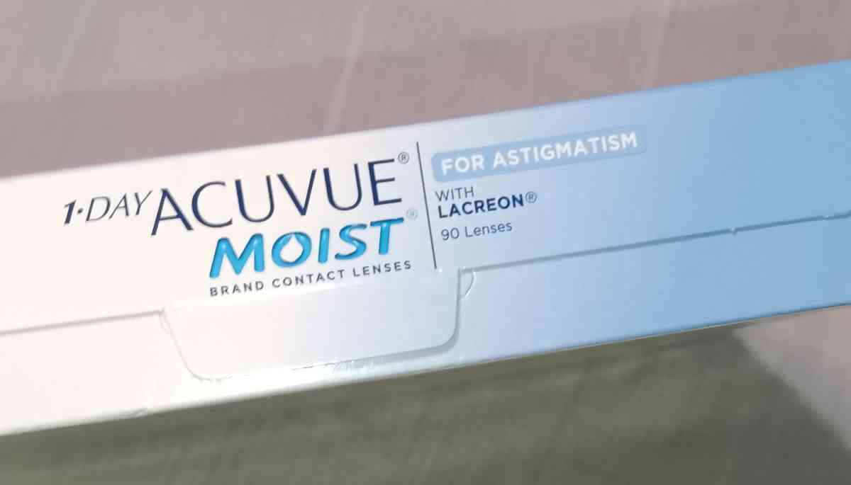 Acuvue contact lenses