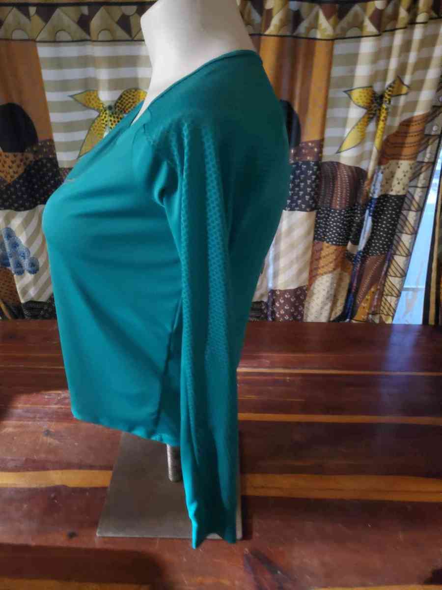 Nike size medium dry fit turquoise shirt bust 36 inches
