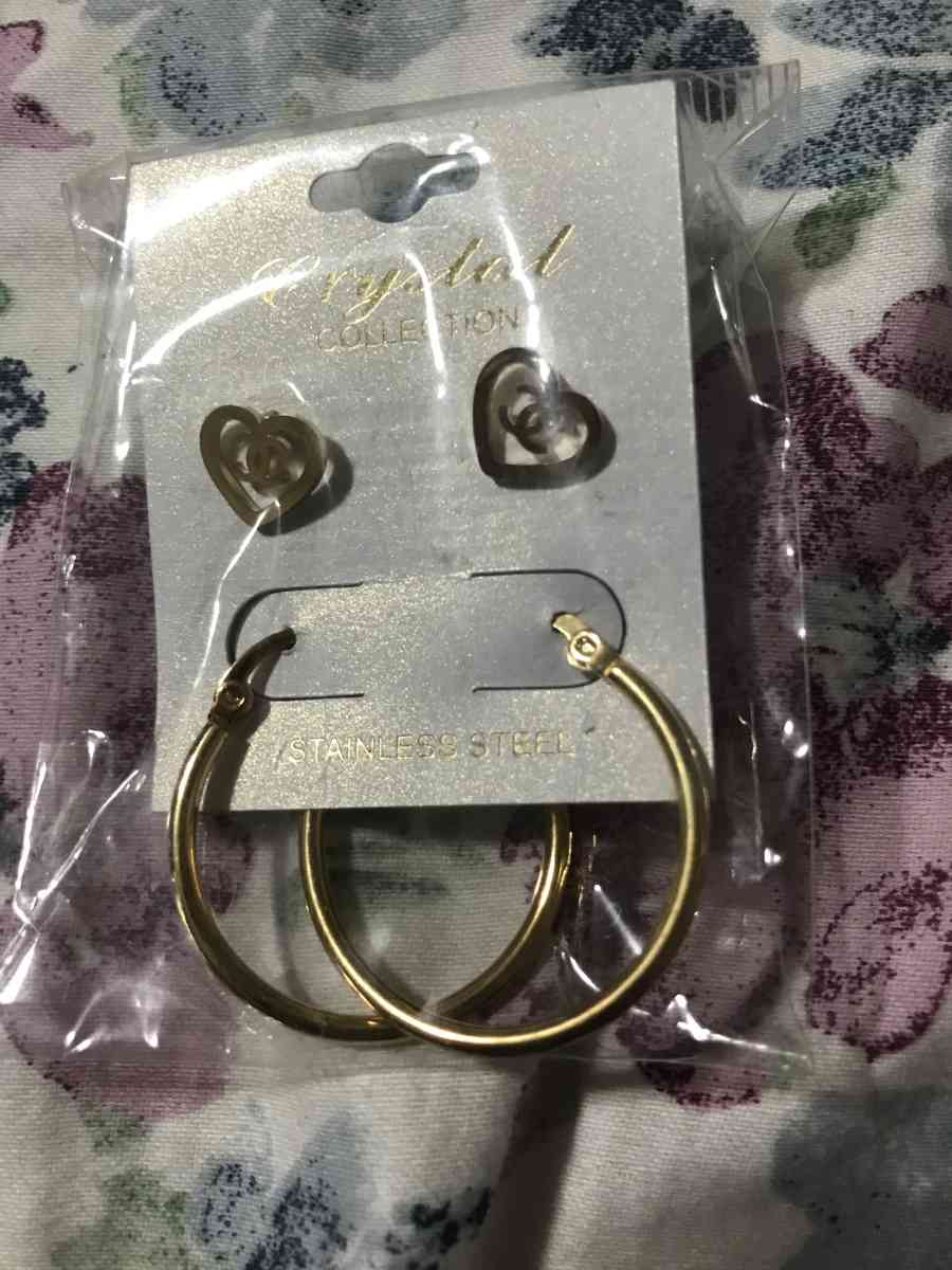 womans earrings