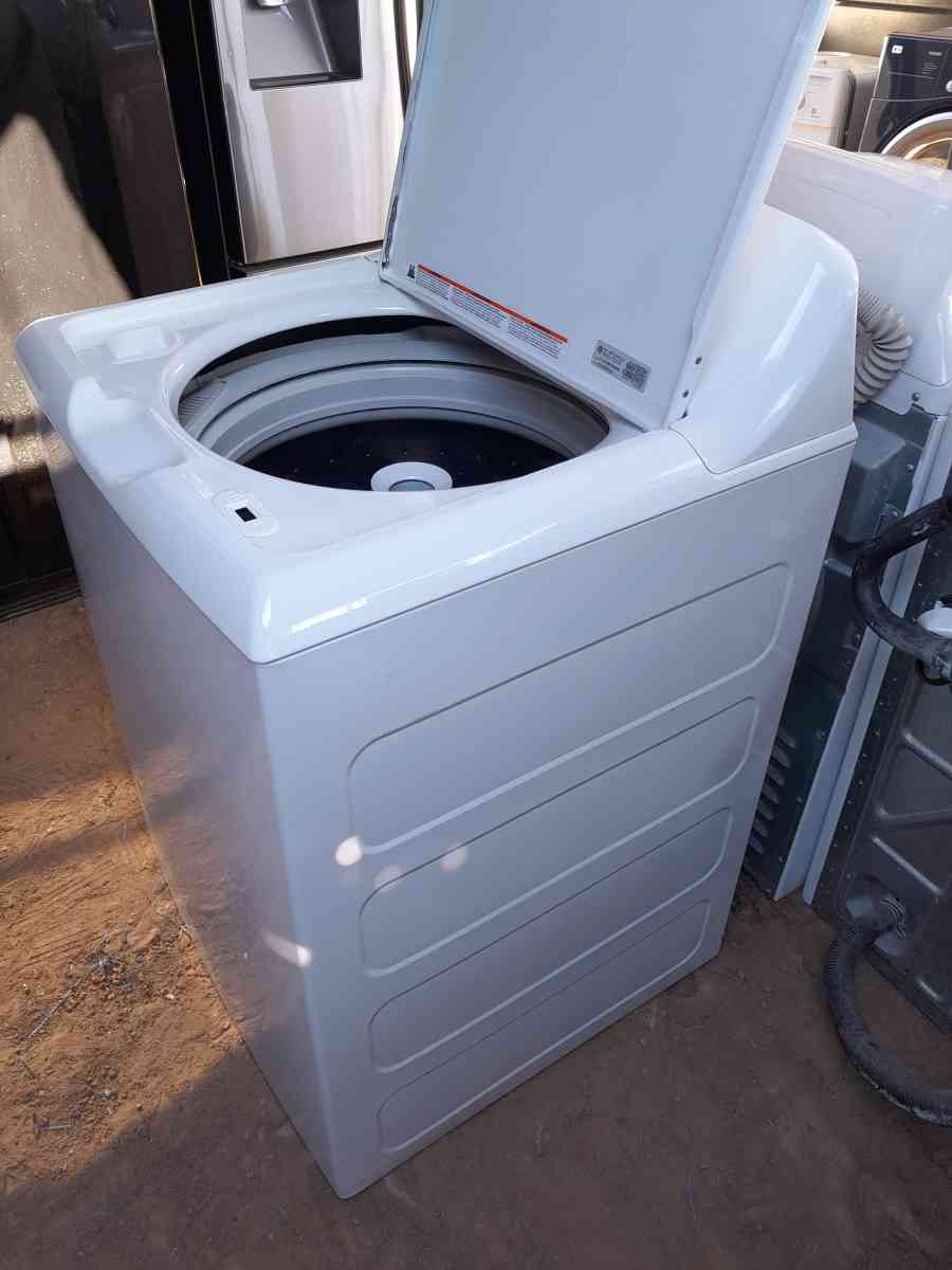 WASHER GENERAL ELECTRIC WHITE ON WHITE JUST LIKE BRAND NEW