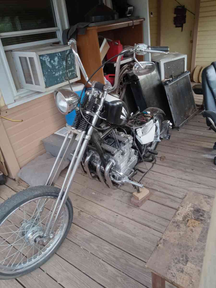 1984 Yamaha chopper with a four s motor springer front end l