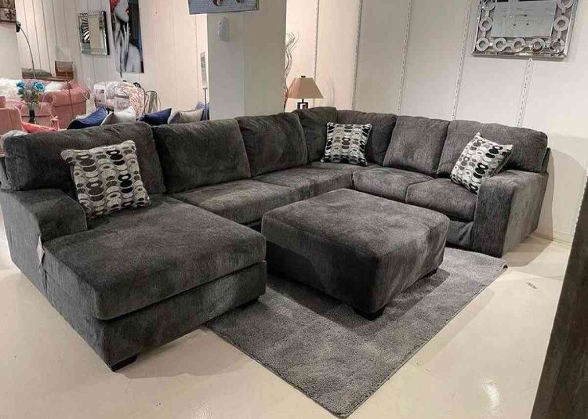Ashley Oversized sectional seccional couch